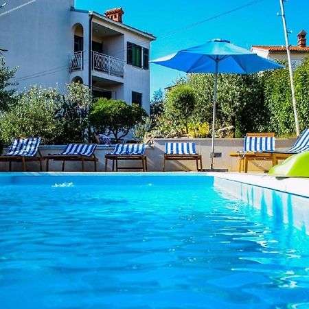 Apartments With A Swimming Pool Pula - 7356 Exterior foto